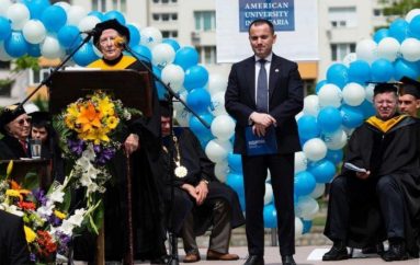 Shqiptari i njohur që ka ndihmuar qindra studentë jashtë vendit