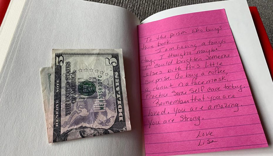 Një shënim brenda një libri krijon zinxhir aktesh mirësie