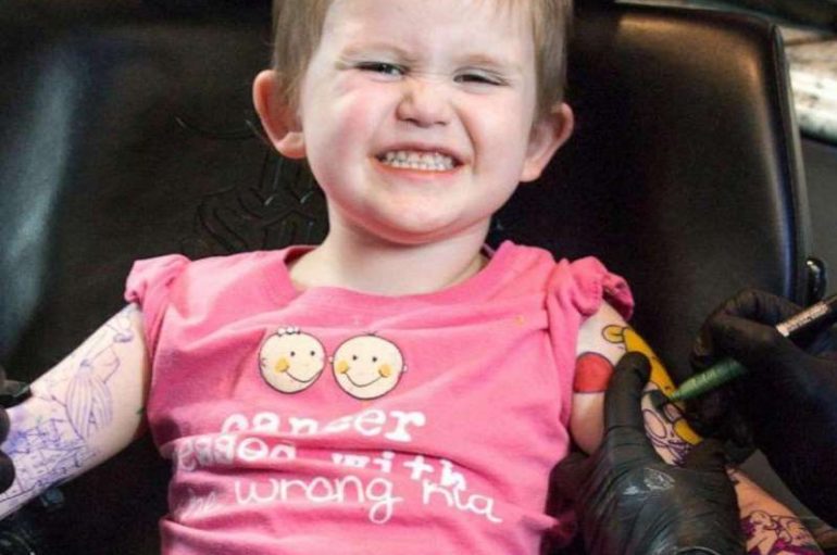 3-vjeçarja që lufton me kancerin vizaton tatuazhe si babai