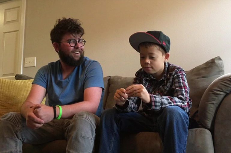 Nxënësi nuk mund të bëjë transplant veshkash pa gjetur shtëpi, mësuesi e adopton