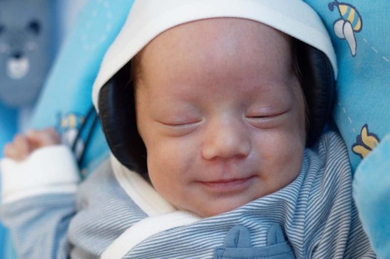 Shkencëtarët zbulojnë muzikën që ndihmon në ndërtimin e trurit të foshnjave të lindura para kohe