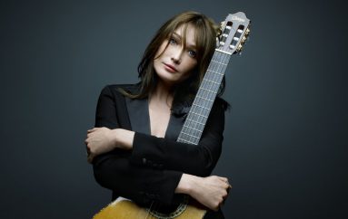 Carla Bruni në Butrint për koncertin e parë në Shqipëri