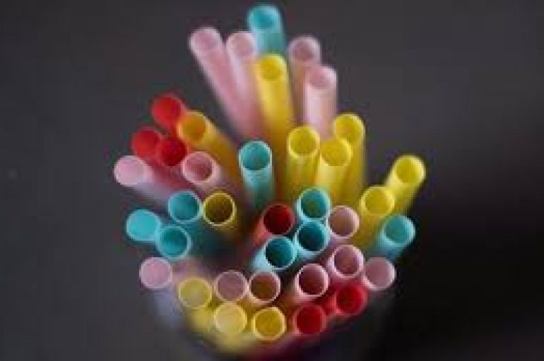 Kanadaja po lufton ndotjen plastike