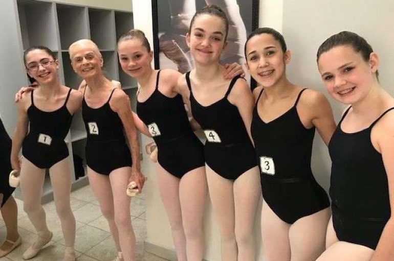 Balerina 78 vjeçare, një frymëzim për të gjithë: “Nuk është kurrë tepër vonë për të bërë diçka që doni”