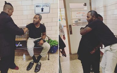 Iu prishën pak para diplomimit, mësuesi heq këpucët nga këmbët për t’ja dhënë nxënësit