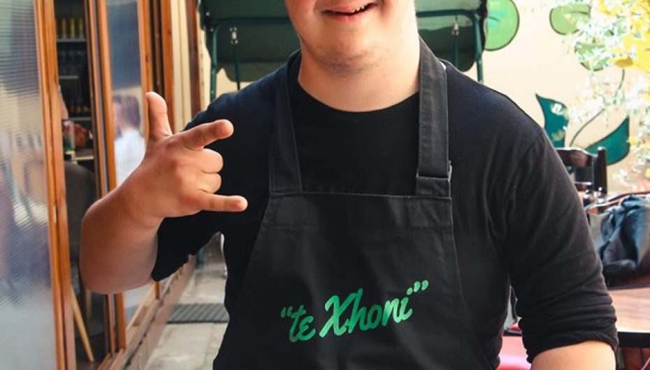 Hapet kafeneja e parë Në Tiranë, ku shërbejnë të rinj me Sindromën Down