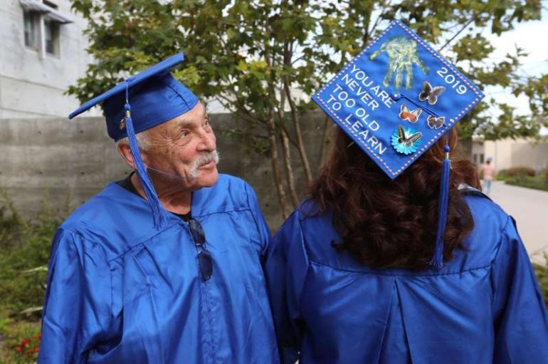 Ka shkruar novela dhe drejton një biznes. Tani, në moshën 85-vjeçare, u diplomua në kolegj