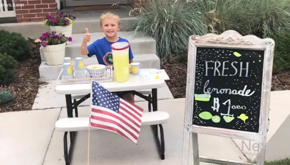 6-vjeçari hap një banak limonade për të nxjerrë nënën për darkë pasi babai i tij vdes