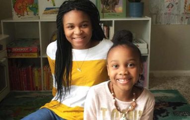 2 motrat lexojnë tregime gjumi për fëmijët e tjerë çdo natë në Facebook