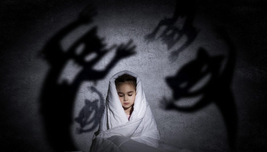 3 mënyra për të bërë miq me mendime të frikshme apo negative