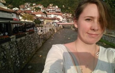 Gazetarja amerikane lë Teksasin për Kosovën