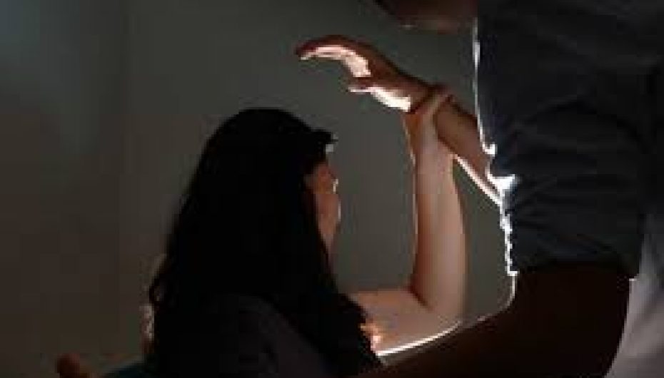 Baballarët që përdhunojnë vajzat