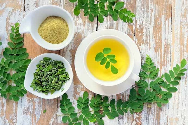 Si të konsumoni moringën për të marrë përfitimet maksimale