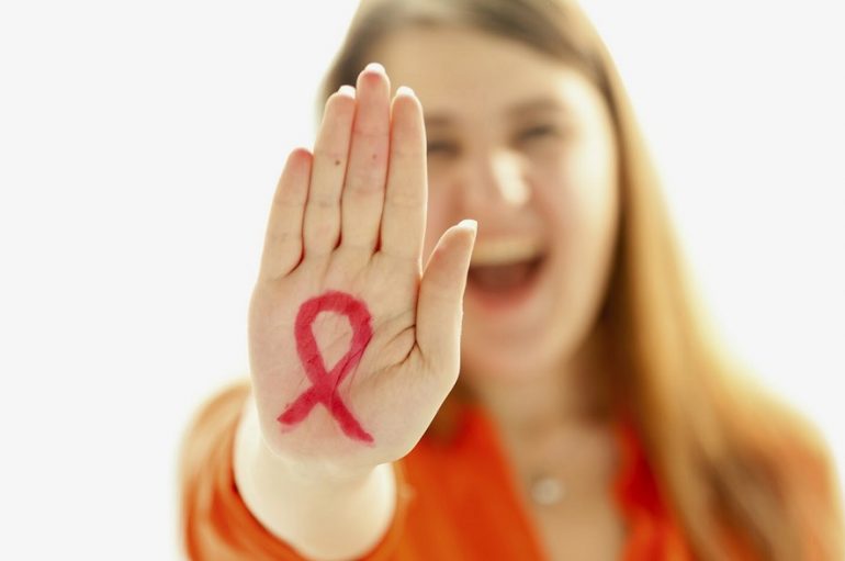 Testimi për HIV, vetëm 1% e të rinjve shqiptarë e kanë kryer