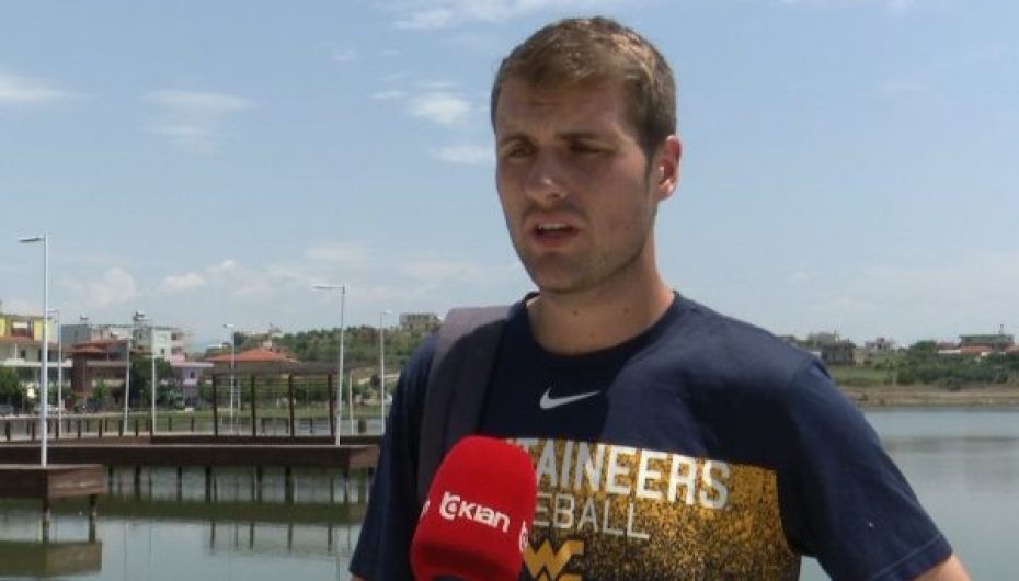 Njihuni me amerikanin që zgjodhi të jetojë në një fshat të Shqipërisë