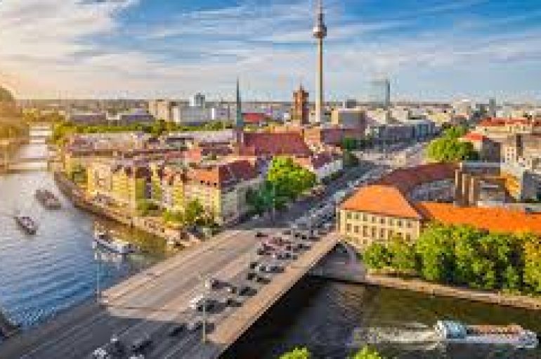 Berlin, transporti publik falas për të gjithë nxënësit e shkollave