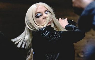 Këngëtarja shqiptare promovon modelin më të ri të kompanisë Fiat