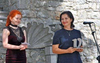 Poetja shqiptare Manjola Nasi fiton çmimin ndërkombëtar letrar “Kristal”