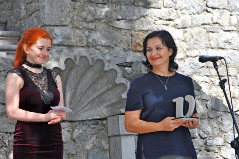 Poetja shqiptare Manjola Nasi fiton çmimin ndërkombëtar letrar “Kristal”