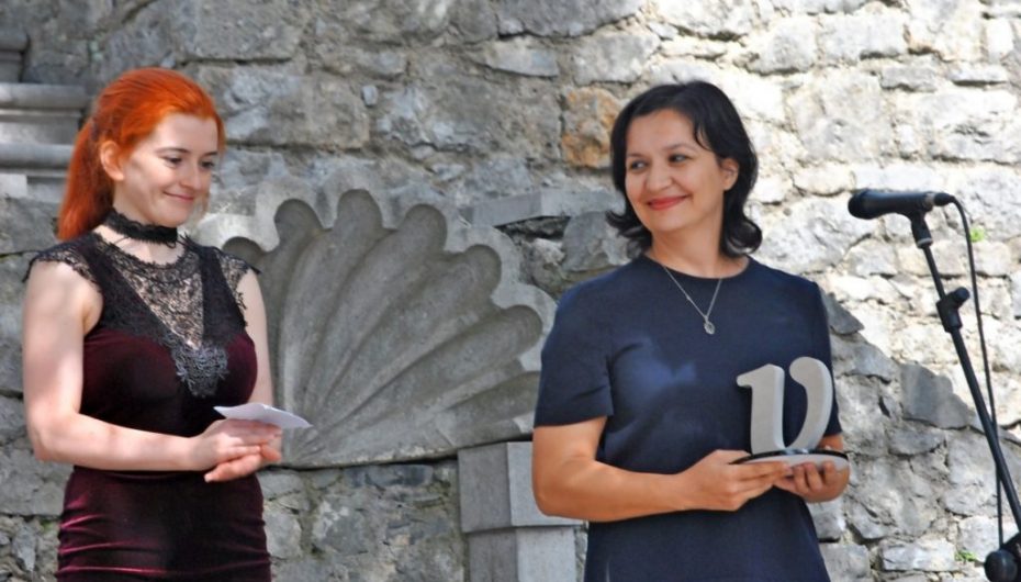 Poetja shqiptare Manjola Nasi fiton çmimin ndërkombëtar letrar “Kristal”