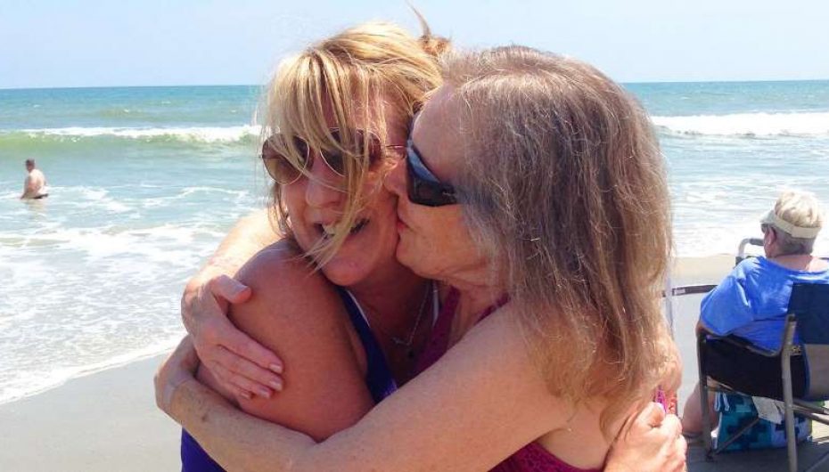 Gruaja ribashkohet me nënën e saj 54 vjet më vonë