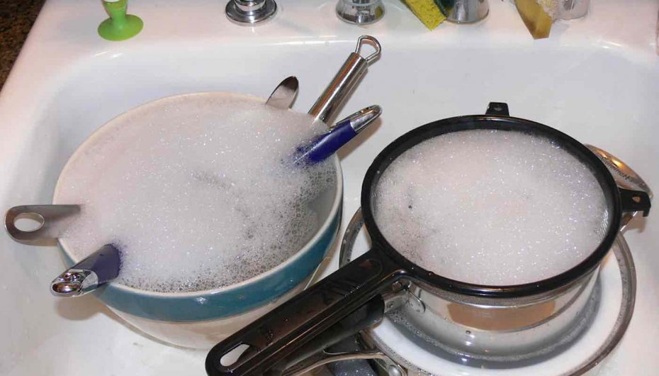 Shumica e amerikanëve gjejnë paqe dhe lumturi gjatë pastrimit, përveç larjes së enëve