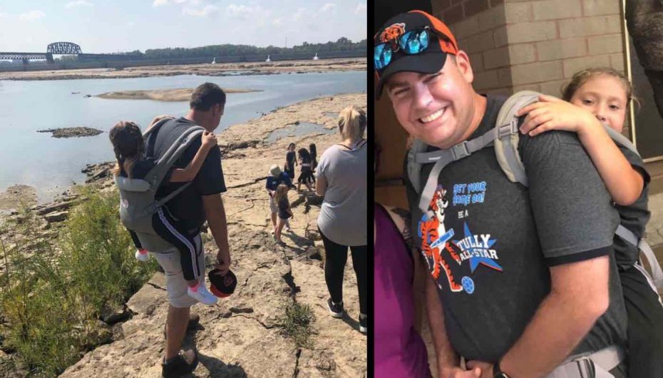 Klasa niset për udhëtim në këmbë, mësuesi mban në shpinë nxënësen me aftësi të kufizuara