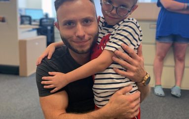 7 vjeçari zgjedh të takojë djalin që i shpëtoi jetën vend të një udhëtimi në botën e Disney