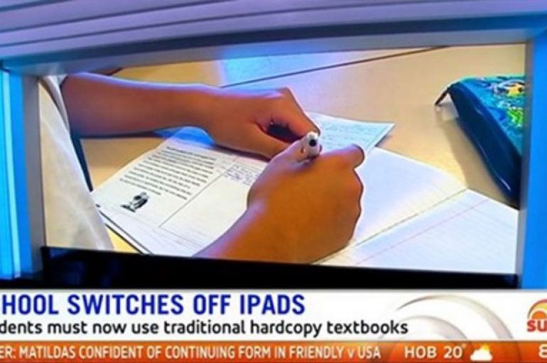 E përdori për 5 vite, shkolla ndalon iPadin dhe rikthen përsëri librat