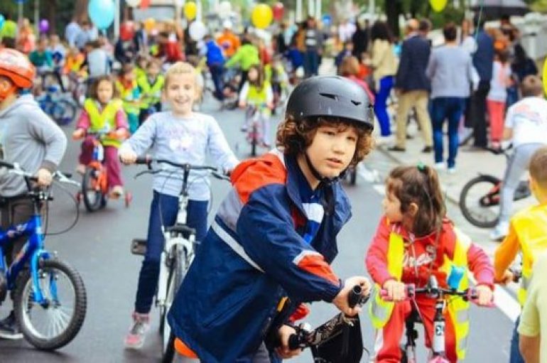 Tirana renditet ndër 12 qytetet më miqësore me fëmijët