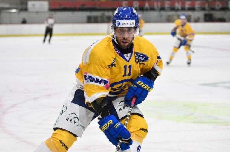 Hokeisti që luan në Zvicër: Krenohem që jam shqiptar dhe amerikan