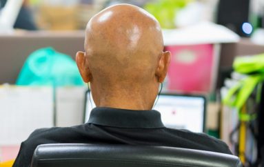 Studiohen mbi 13 mijë burra: Ata që punojnë shumë kanë dy herë më tepër gjasa të mbeten tullac