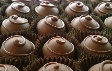 Njerëzit që hanë çokollatë të zezë ka më pak të ngjarë të depresionohen