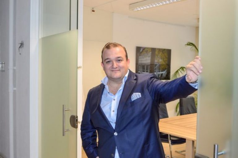 Kërkoi punë për vete, u gjeti punë mijëra tjerëve