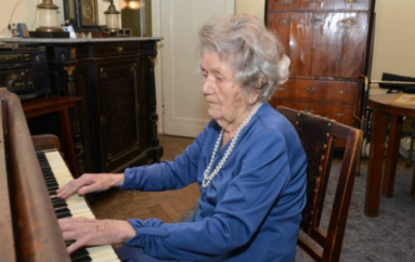 Pianistja 108 vjeçare më e talentuara në Poloni