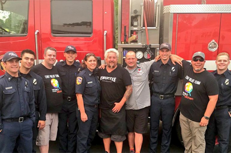 Kuzhinierët e famshëm janë grumbulluar për të ushqyer zjarrfikësit