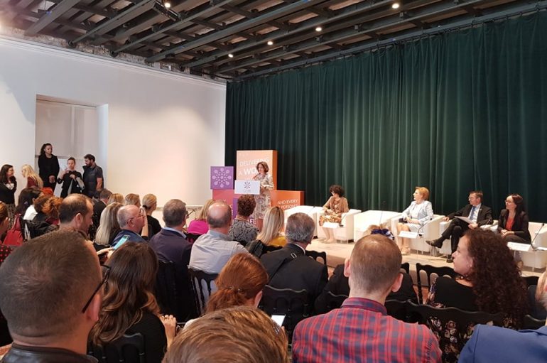 Mbahet konferencë mbi ndryshimet demografike dhe pabarazitë gjinore në Shqipëri: Popullsia shqiptare është zvogëluar në numër