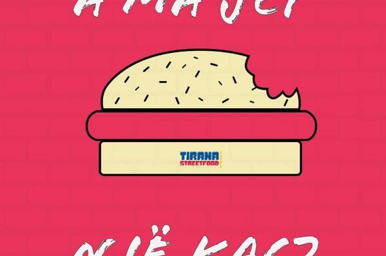 Dashuria kalon nga stomaku? Jo, nga Sheshi Nënë Tereza!