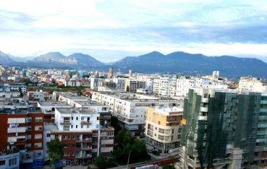 Pallatet ‘e braktisura’, legalizohen 7100 apartamente në Tiranë për 2 vite