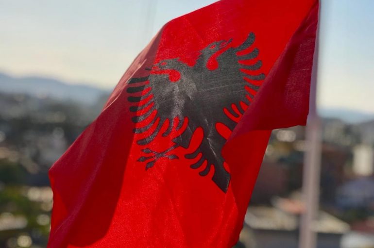 Nisma “Valvit Flamurin”, dhjetra qytetarë përgjigjen!