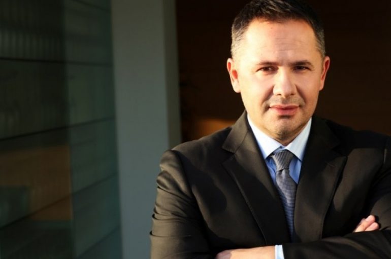 Biznesmeni Samir Mane dhuron 1.2 milionë euro për të dëmtuarit e tërmetit katastrofik