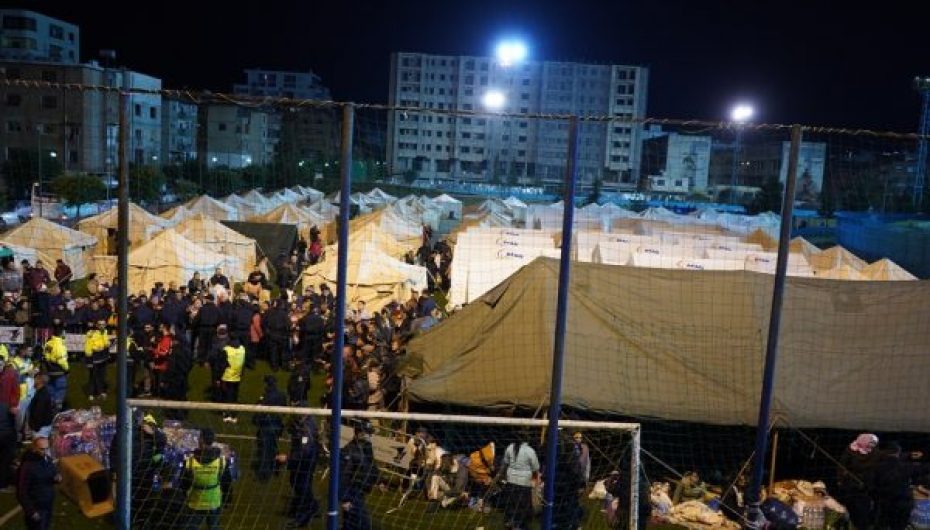 Çmontohet kampi, Rama i dërgon në hotele të prekurit nga tërmeti