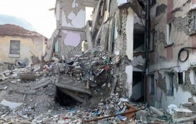 Priftërinjtë italianë grumbullojnë 500 mijë euro për familjet e dëmtuara nga tërmeti