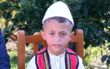 Ky është 7 vjeçari që reciton 2800 vargje të Fishtës