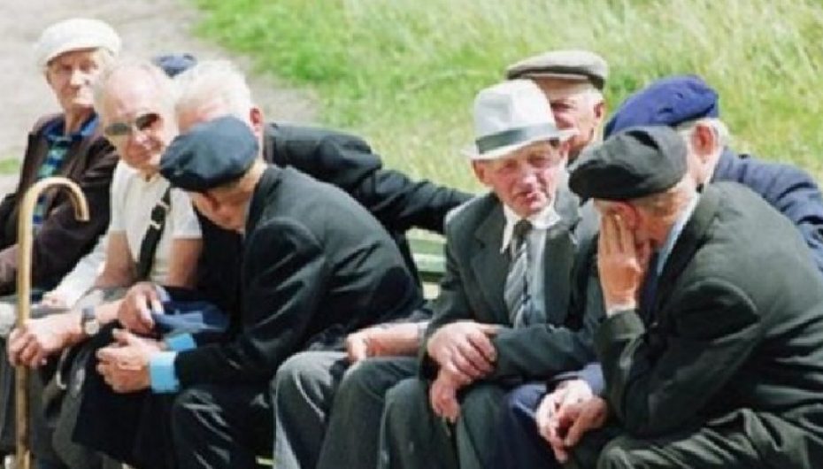 Qeveria shpërblen pensionistët për fundvit