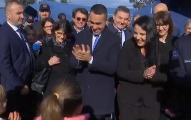 Tërmeti/ Ministri i jashtëm italian viziton kampin e Vorës