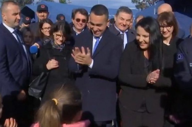 Tërmeti/ Ministri i jashtëm italian viziton kampin e Vorës