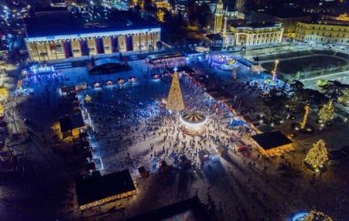 Spektakël në sheshin “Skënderbej”, organizohet koncerti madhështor natën e ndërrimit të viteve