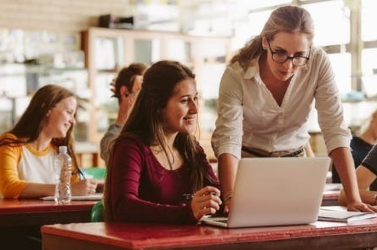 Puna e mësuesit është art dhe pasion