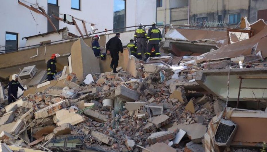 Biznesmeni nga Zvicra dërgon shtëpi për strehim të familjeve të prekura nga tërmeti